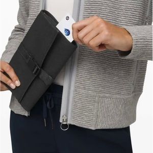 Lululemon Test of Time Travel Wallet Stacked Jacquard Black travel bag sold out